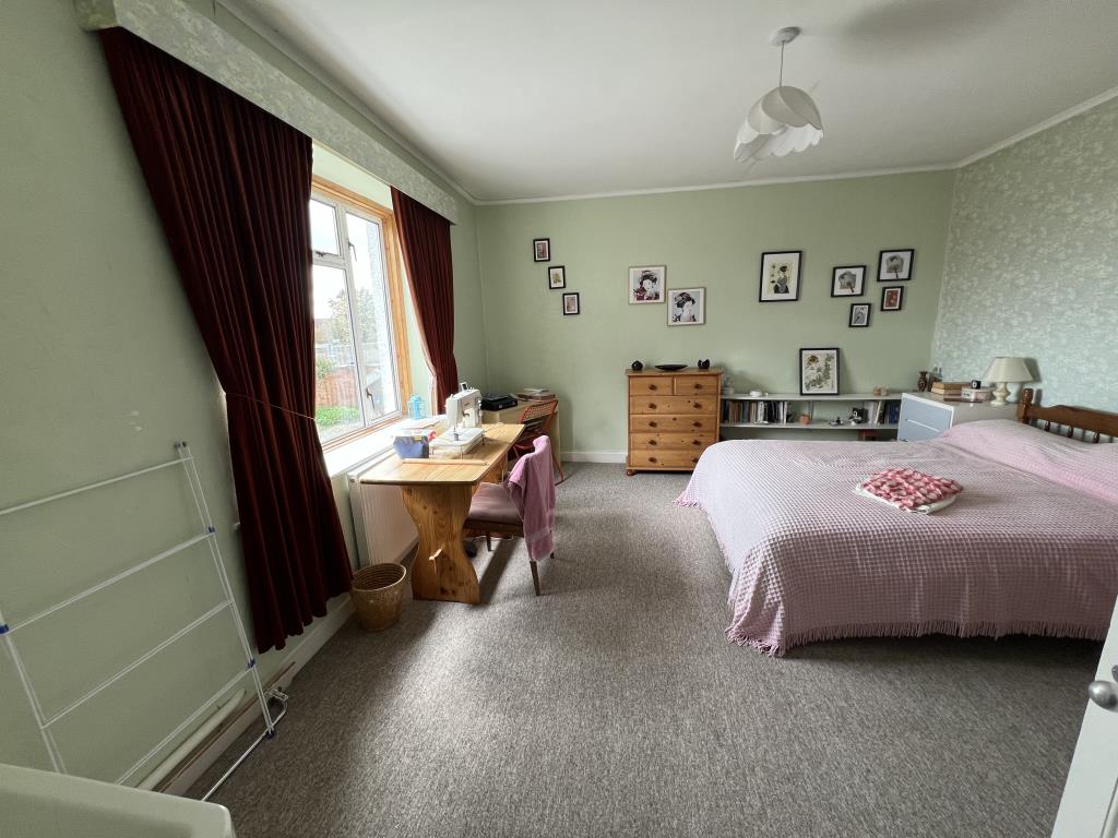 Lot: 98 - DETACHED CHARACTER PROPERTY FOR UPDATING WITH LARGE GARDEN & DEVELOPMENT POTENTIAL - Bedroom at the front of the property